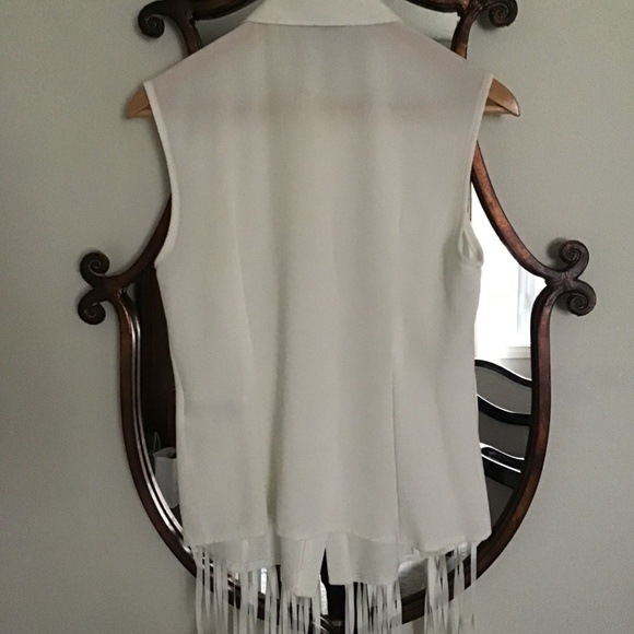 Designer Rinascimento Warm White Blouse, Fringed Front, Made in Italy. - Picture 10 of 16